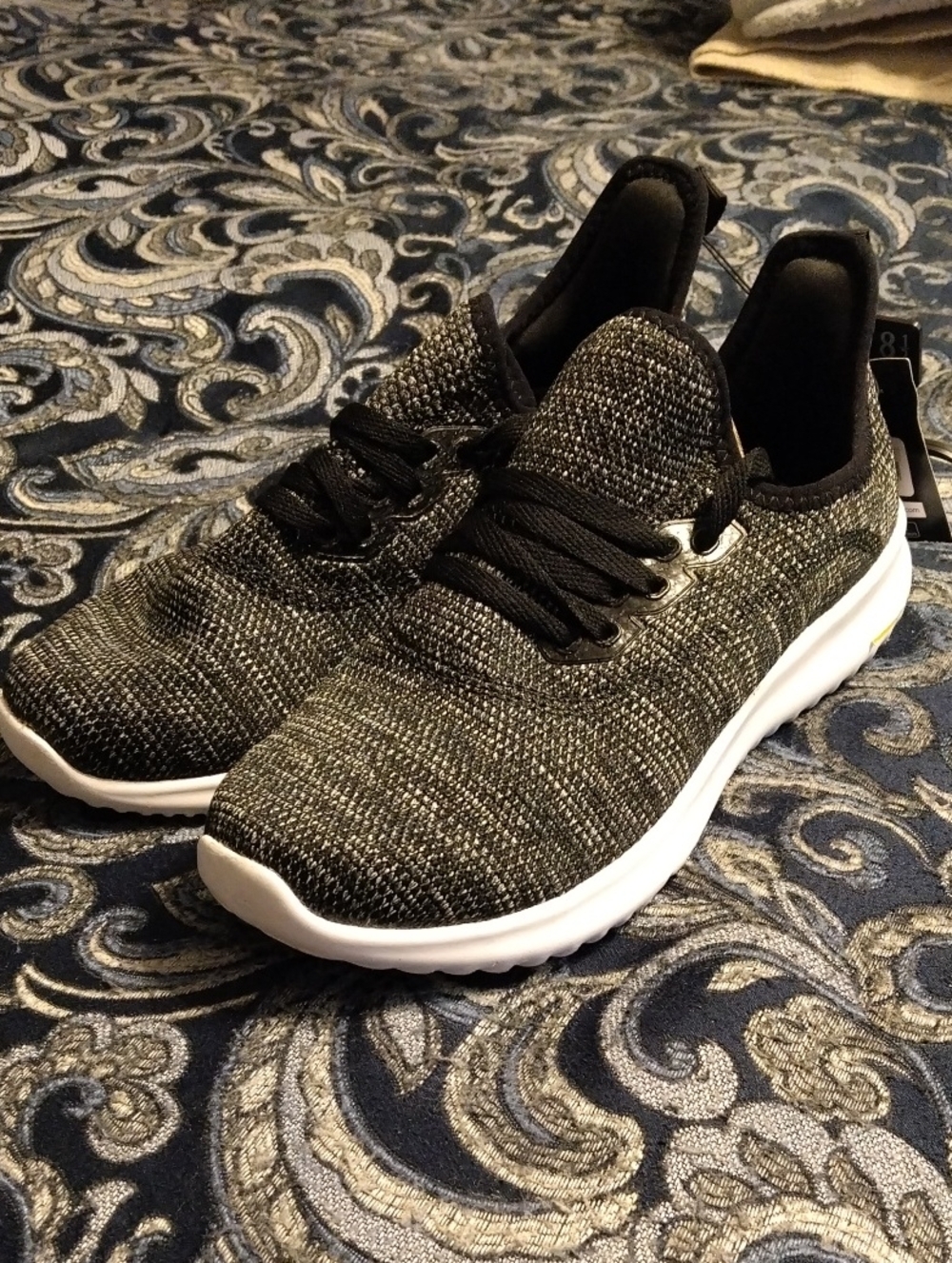Athletic Works Black and White Knit Men's Athletic Shoes